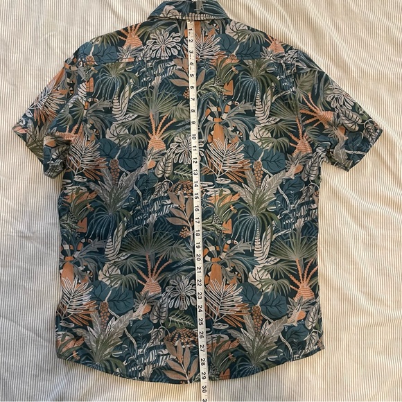 Fun Hawaiian short sleeve button down from Howler Bros. - Picture 3 of 4